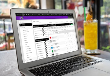 Using robwaterhouse com on a laptop computer