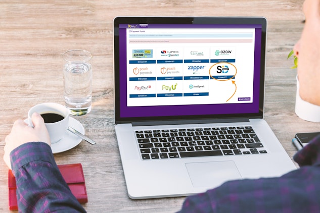 Si D circle mock up Hollywoodbets